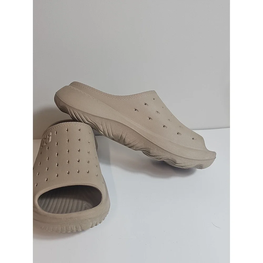 UGG please see